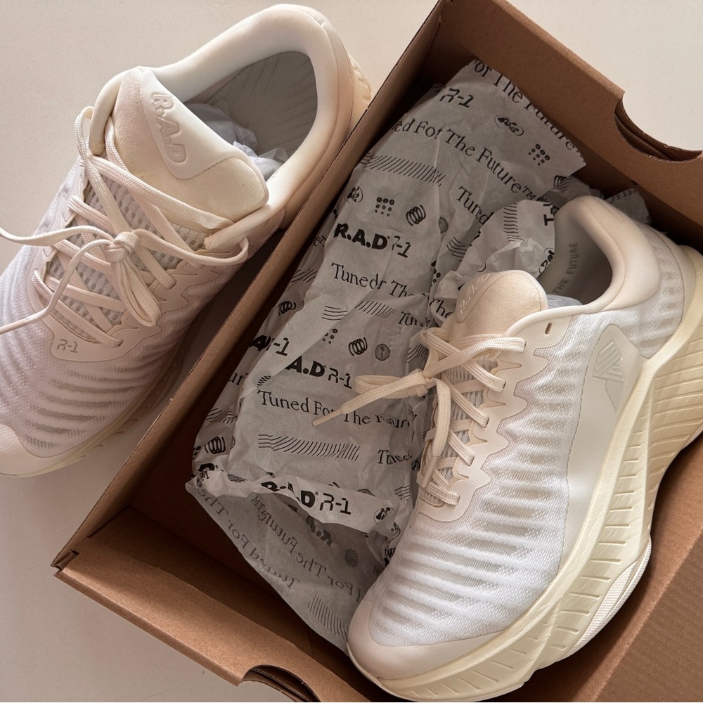 R.A.D. R-1 Almost White gym shoe